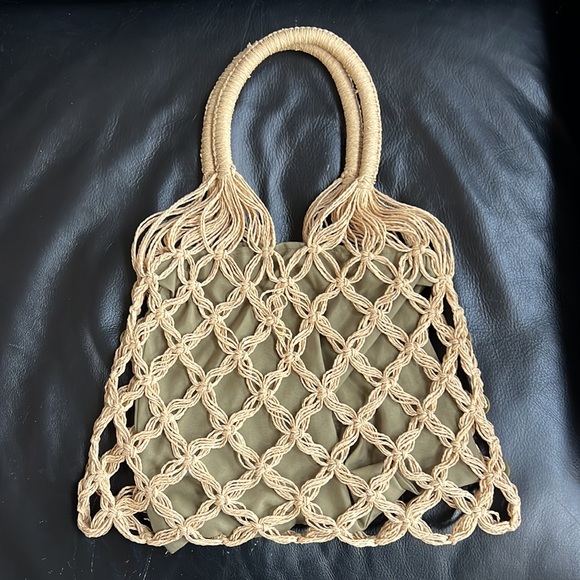 Very cute American Eagle summer tote/ beach bag. Perfect bag for Summer. - Picture 2 of 6